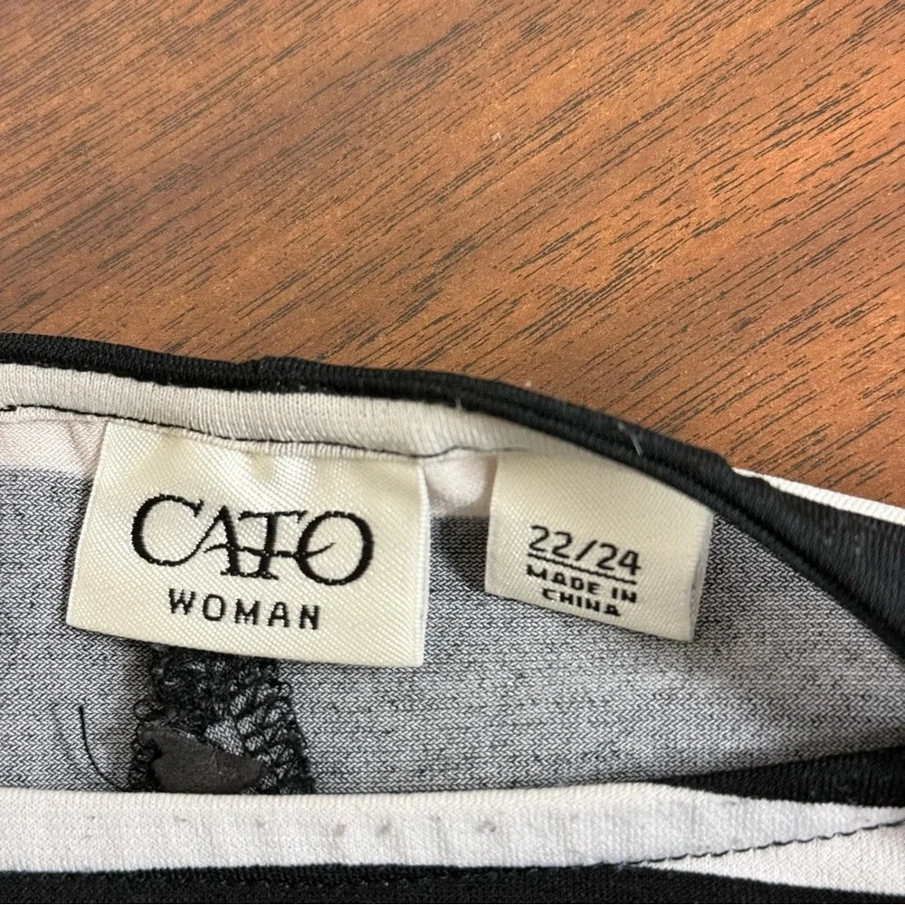 Cato Woman 22/24W Black White Striped Batwing Top Plus Size Stretchy Casual - Picture 5 of 8